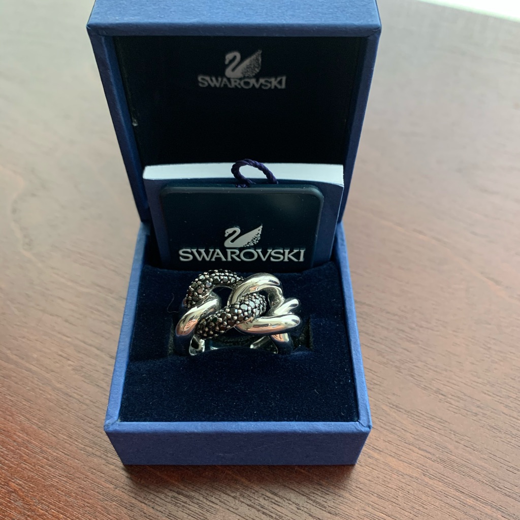 Swarovski Black Manhattan Ring 7Md 90$